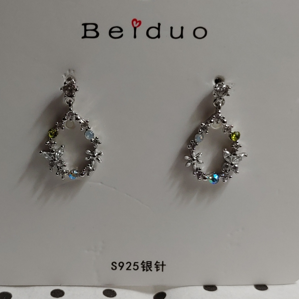 NIB Gorgeous Korean Style S925 Earrings